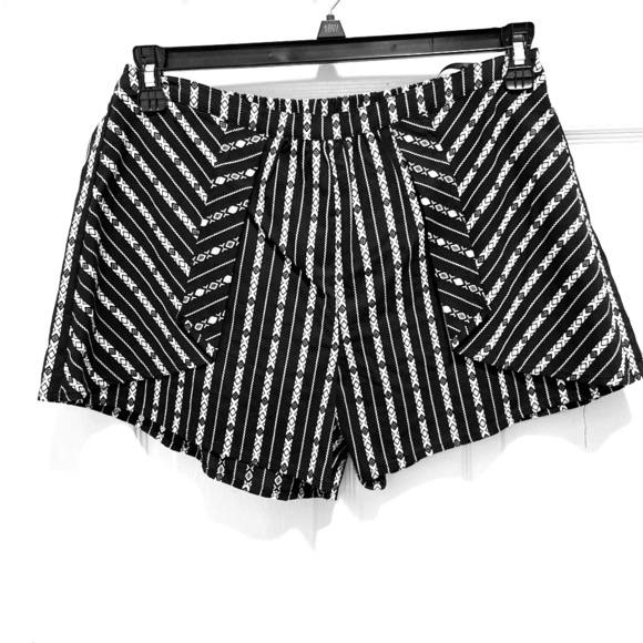 NWT Cute Black and White Shorts - Picture 1 of 2